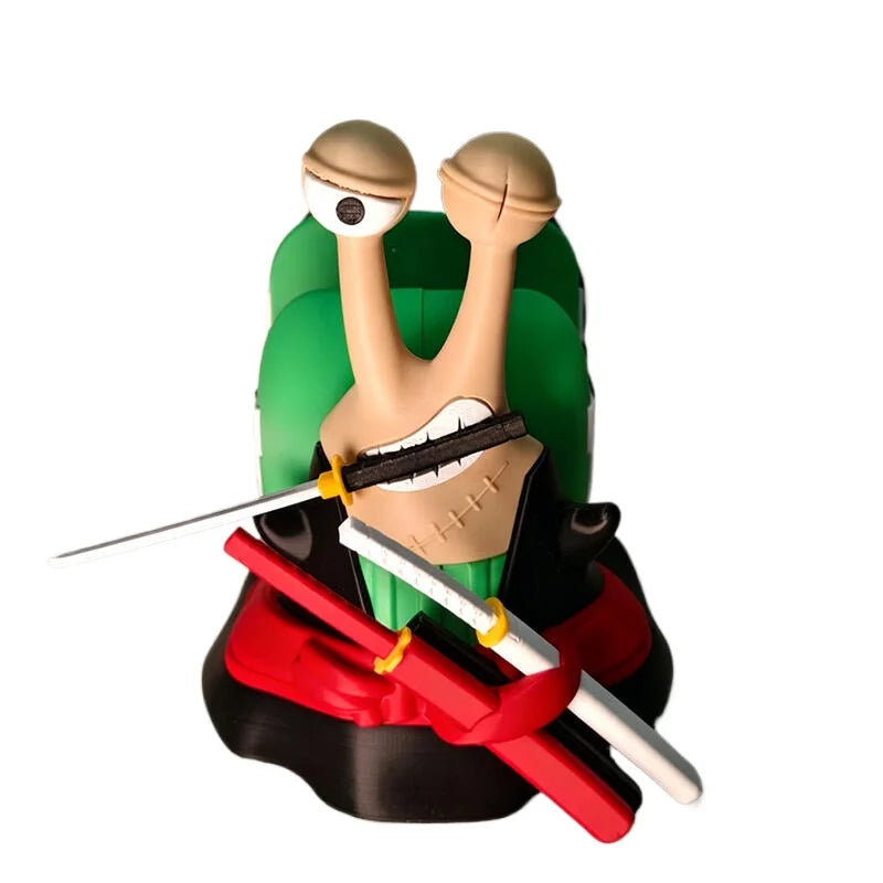 Suporte premium para controle de videogame com design inspirado em One Piece. Perfeito para PS4, PS5, Xbox e Nintendo Switch, este suporte funcional traz os personagens icônicos Luffy, Zoro e Den Mushi para sua estação de gaming.