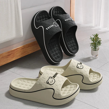 Chinelo Feminino e Masculino Antiderrapante de Urso Fofo para Verão, Sandália Casual de Desenho Animado Macia para Uso Interno e Externo, Calçado de Casal para Banheiro