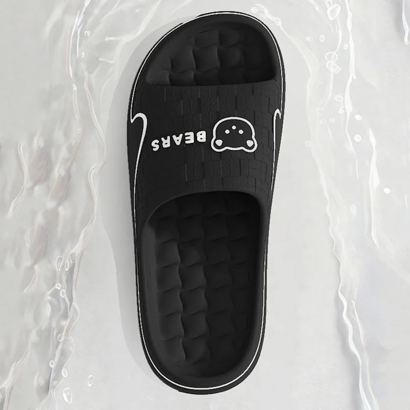 Chinelo Feminino e Masculino Antiderrapante de Urso Fofo para Verão, Sandália Casual de Desenho Animado Macia para Uso Interno e Externo, Calçado de Casal para Banheiro