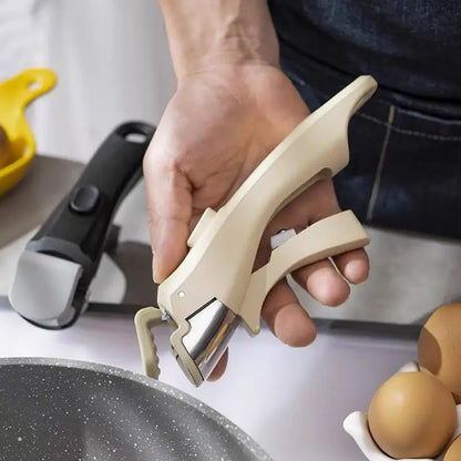 Cabo removível e anti-queimadura para panelas e frigideiras. Compatível com qualquer tipo de cookware, oferece segurança e praticidade na cozinha.